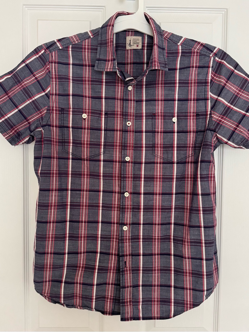 Men's Short-Sleeve Plaid Button-Up Shirt in Navy and Red